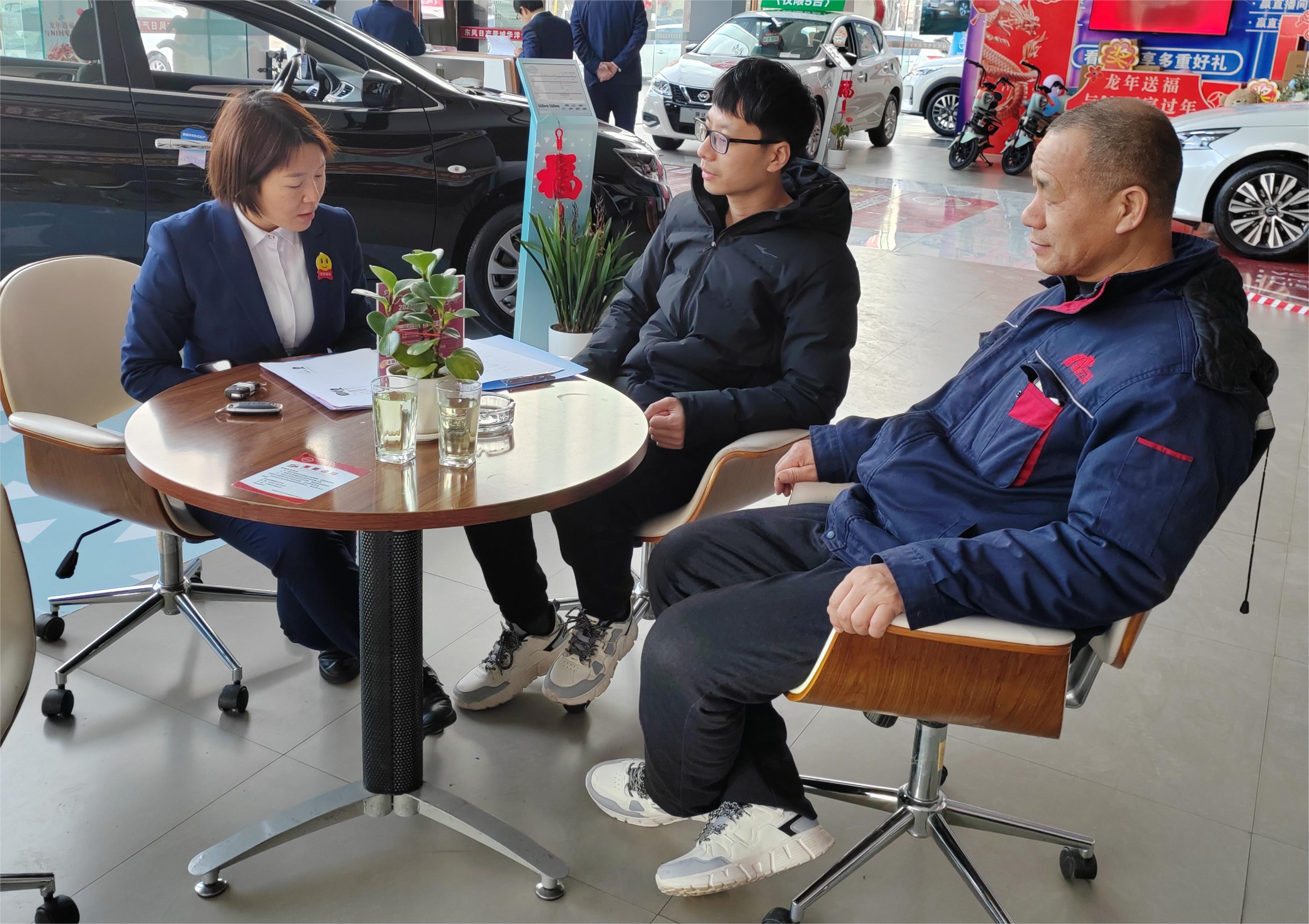 卓越服務，駕馭未來——記東風日產4S店銷售顧問陳霞霞的汽車銷售之道